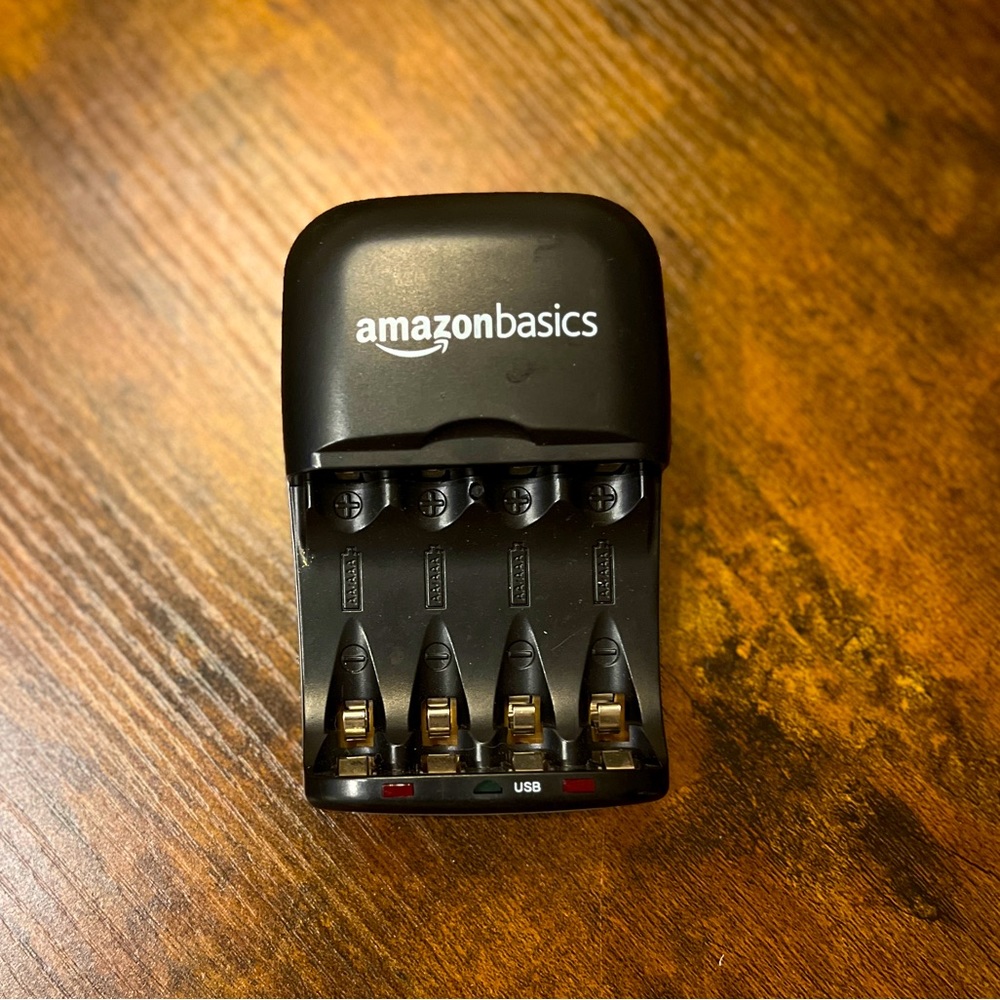 AA/AAA Rapid Battery Charger from Amazon Basics